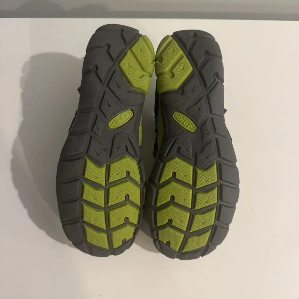 KEEN Seacamp II CNX Big Kids Water Sandals Youth Size 5 NWOT Closed Toe